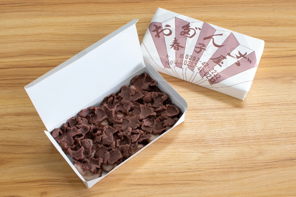 甘さを抑えた素朴な味と、やわらかさの中にある “こし”